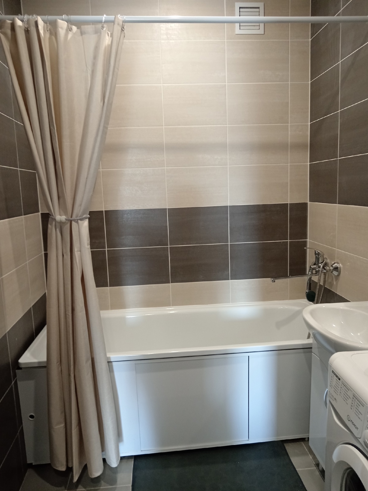 Уютная студия с панорамным окном